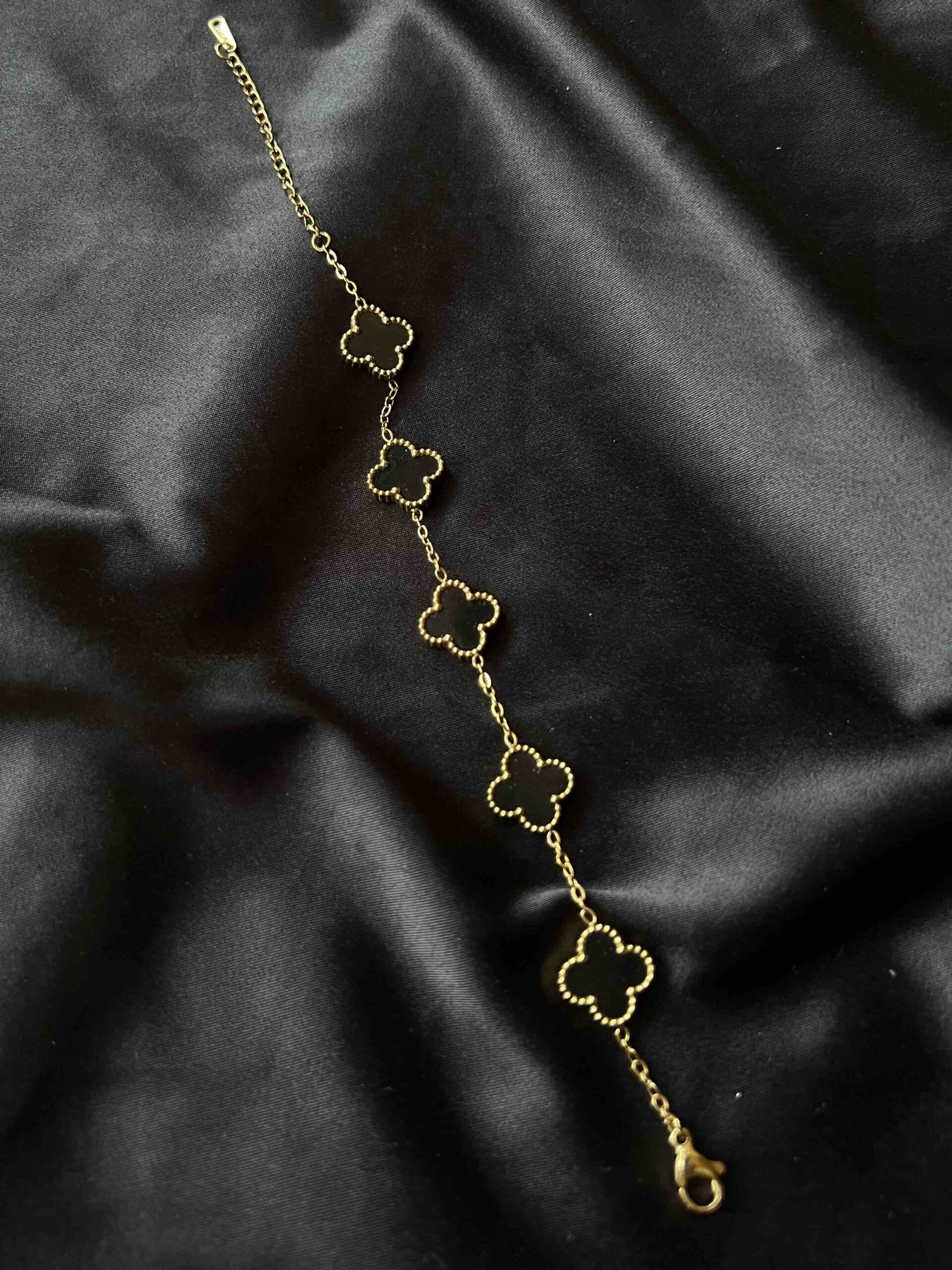 Гривна детелини черна