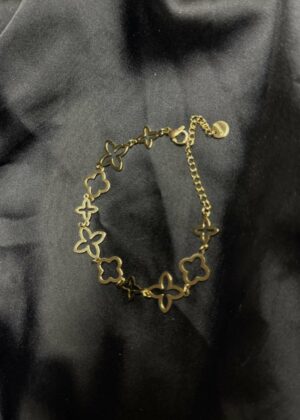 Гривна с елементи