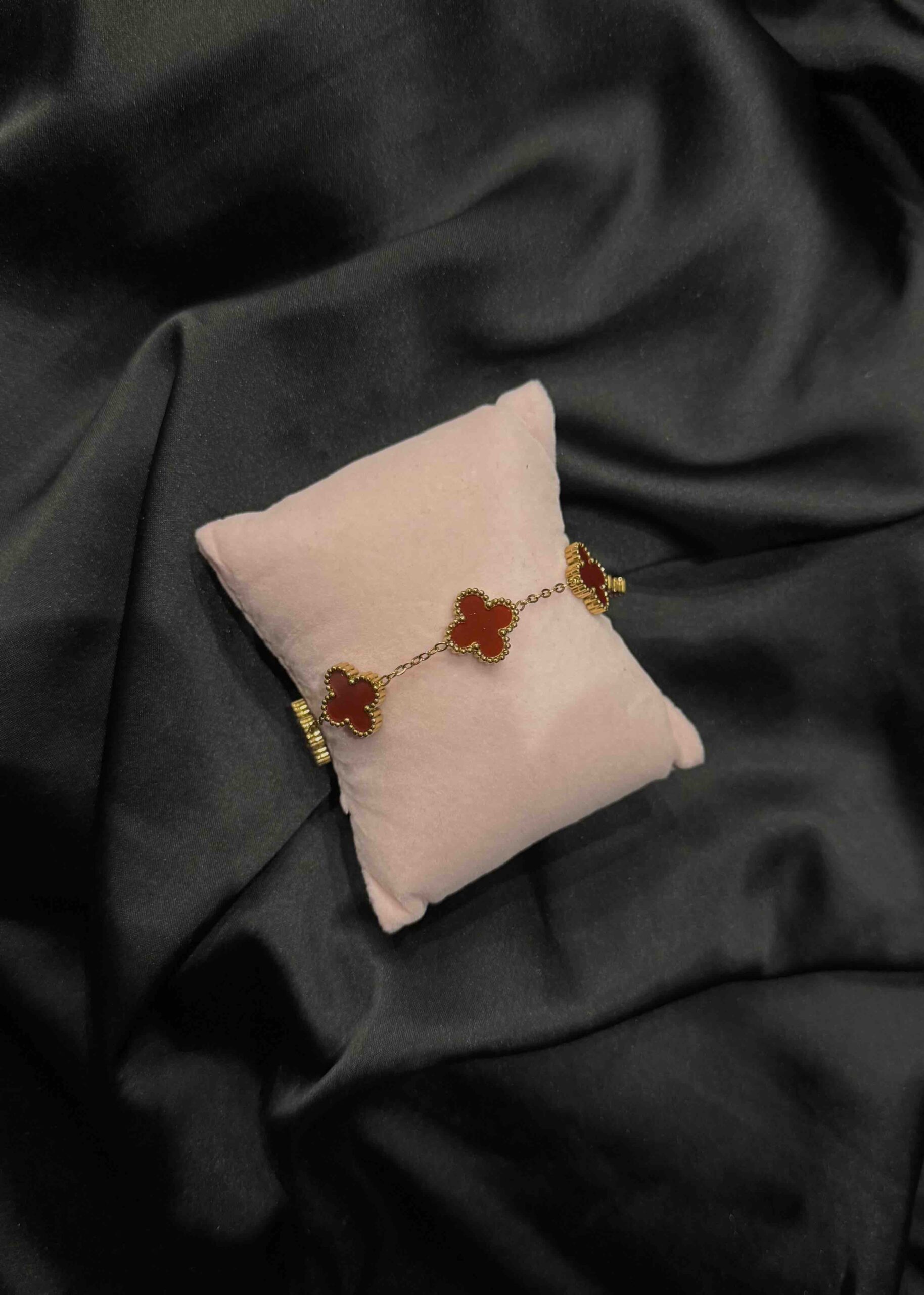 Гривна червени детелини