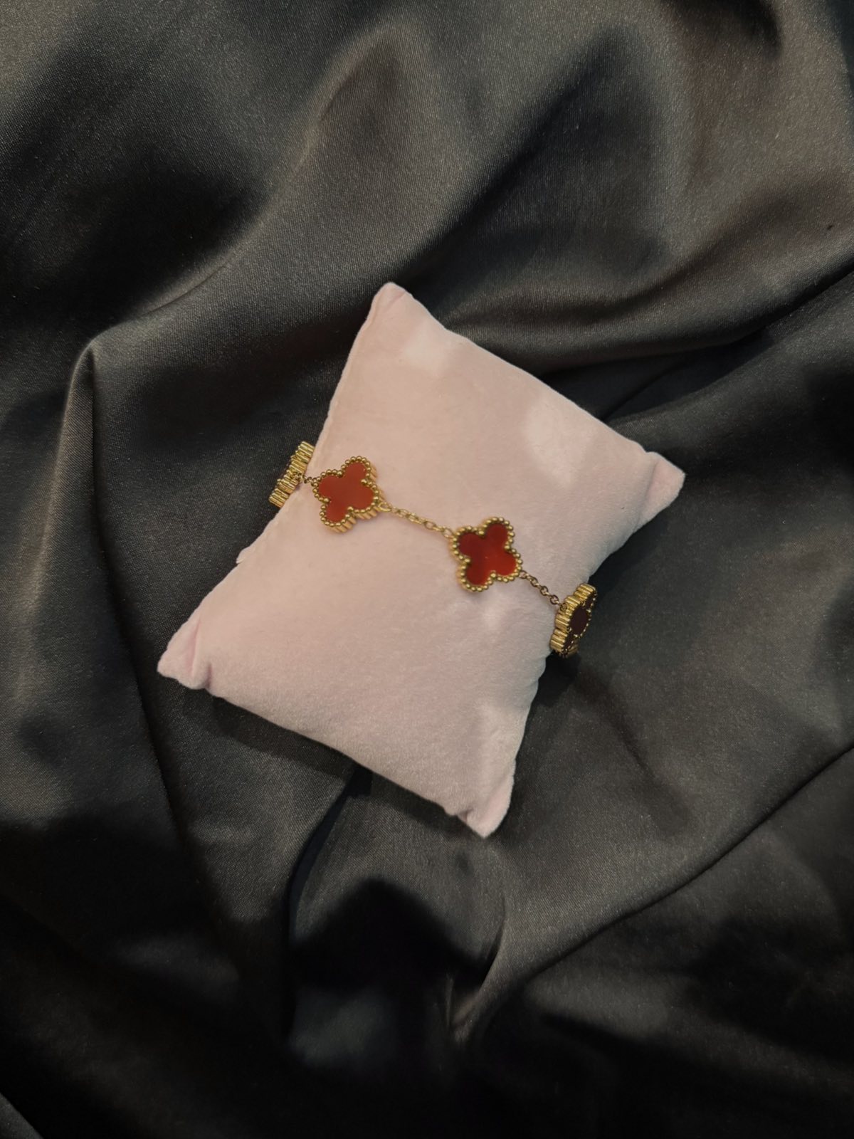 Гривна детелини